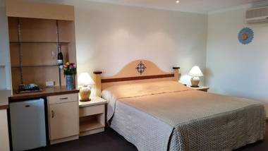 Villa Mirasol Motor Inn