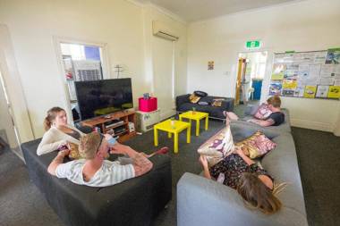 Dolphin Retreat Bunbury YHA