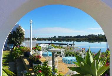 Boathouse Bunbury Bed & Breakfast