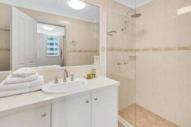 Manor Apartment Hotel