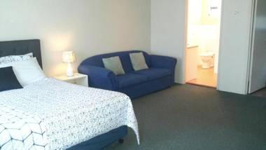 Paramount Motel