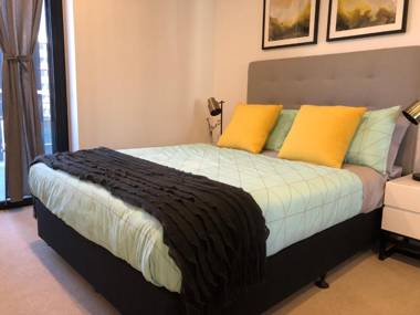 Family Home -Best Of South Bank with Car Park