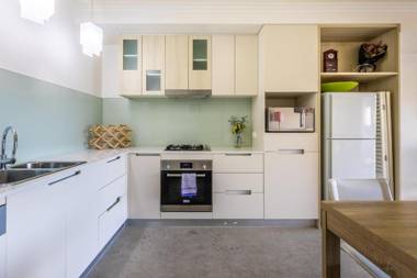 Stunning 1BR Unit in the heart of Kelvin Grove with Pool and WIFI