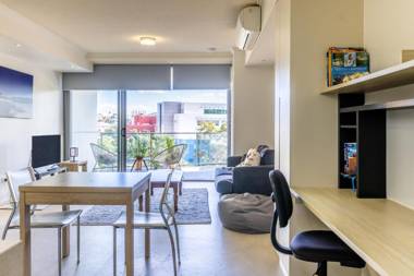 Stunning 1BR Unit in the heart of Kelvin Grove with Pool and WIFI