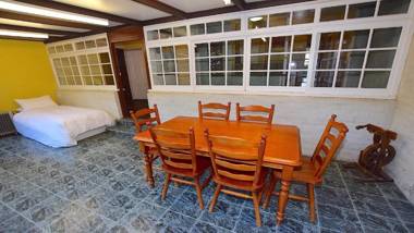 Waragil Cottage - Original Settler's Home