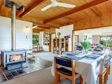 Captain's Lookout - STAY 3 nights PAY the 3rd night 50 percent