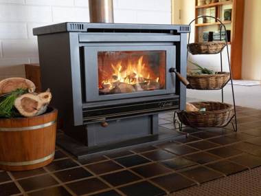 Captain's Lookout - STAY 3 nights PAY the 3rd night 50 percent