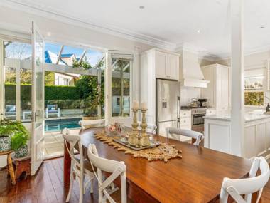 BERRY BLISS Berry and Surrounds 4pm Check Out Sundays