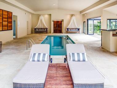 KEVALIER PARK Berry 4pm check out Sundays