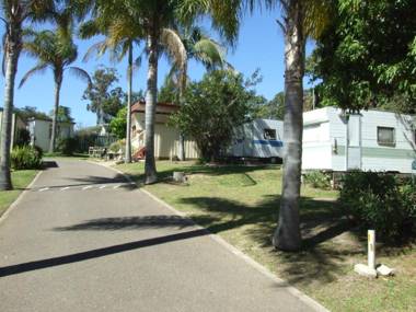 Batemans Bay Holiday Park & YHA