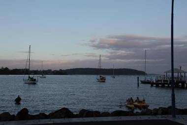 Zorba Waterfront Motel