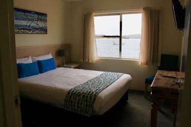 Zorba Waterfront Motel