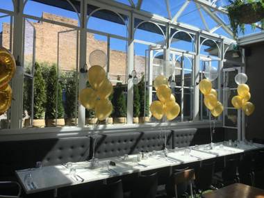 Oscars Hotel and Cafe Bar