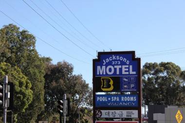 Jacksons Motor Inn