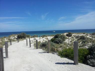 Acushla Accommodation Esplanade Living Self Check-In Self Check-Out