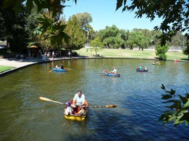 Superb Stay in Adelaides East End