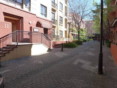 Superb Stay in Adelaides East End