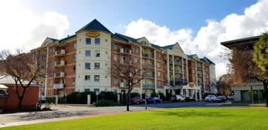 Spacious 4 BR and 2 Bathrooms City Apartment