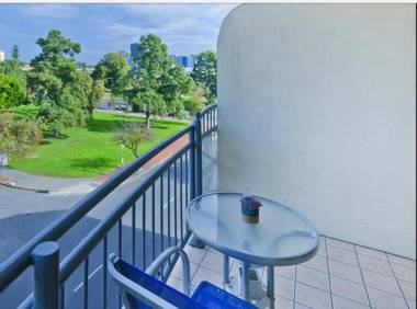 Spacious 4 BR and 2 Bathrooms City Apartment