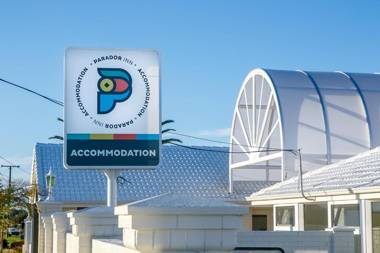 Parador Inn