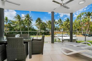Beachfront Apartment with Ocean Views (4)