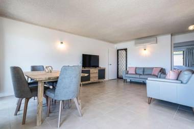 Quiet River Front Escape - Walk to Ocean Street & Shops