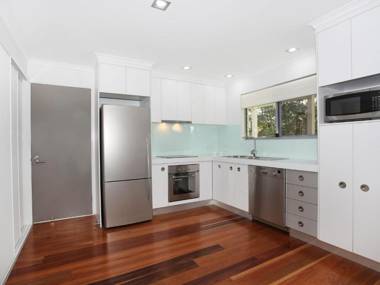 Arlington 1 - Two Bedroom Unit close to the beach!