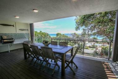 Waves 8 - 2 minutes stroll to the beach + pool