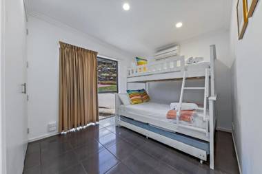 Hilltop Views - Cannonvale