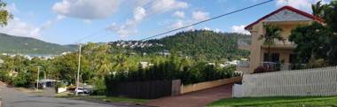 Beach House on Begley - Airlie Beach Central