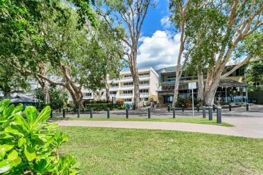 Hibiscus in Marlin Waters Palm Cove