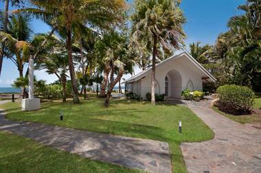 Belle Escapes - Poolside Ground Floor Apartment Alamanda Beachfront Resort "41"