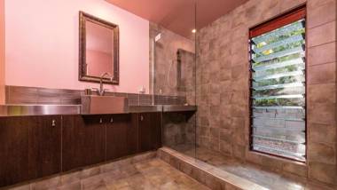 CELADON Holiday House