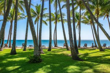 Belle Escapes - Absolute Beachfront 3 Bedroom Apartment Alamanda Resort "21"