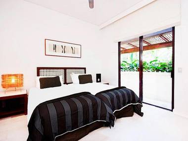 Temple 121 Modern Spacious Palm Cove 2 Brm 2 Bth Resort Apartment With Courtyard