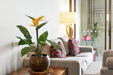 Temple 304 Modern Spacious Palm Cove Resort