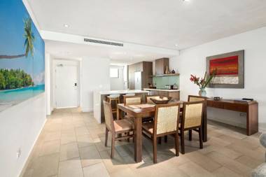 Temple 304 Modern Spacious Palm Cove Resort