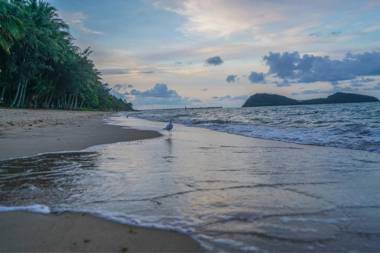 Rare! Modern Unit with Private Fenced garden Close to The Beach PC5