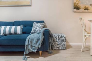 Rare! Modern Unit with Private Fenced garden Close to The Beach PC5