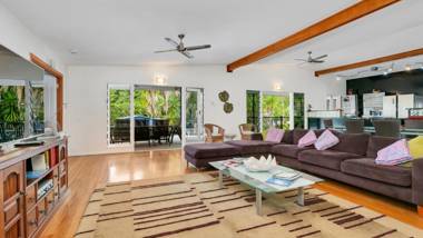 Santorini - Palm Cove