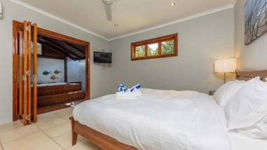 Tropical Essence - Palm Cove