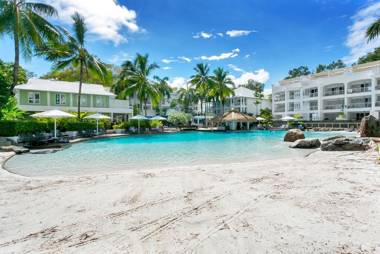 Beach Club Private Apartments Palm Cove