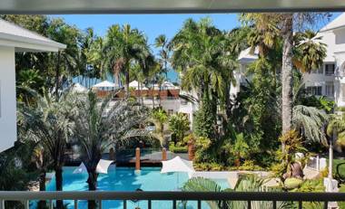 Belle Escapes - Oceanveiw Apt in Alamanda Beachfront Resort "88"