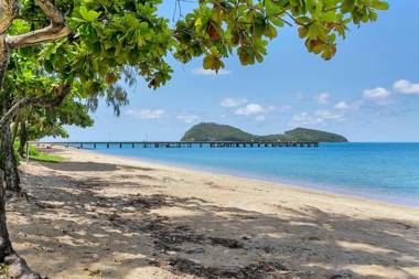 Palm Cove Beach Club 2 Bedroom Apartment