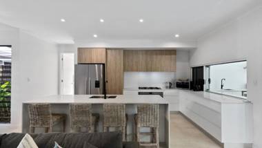 Coastal Vibes - Palm Cove