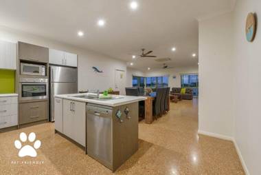 1 Kestrel Place - Great House with a Massive Garage