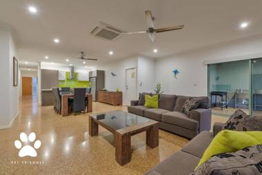 1 Kestrel Place - Great House with a Massive Garage