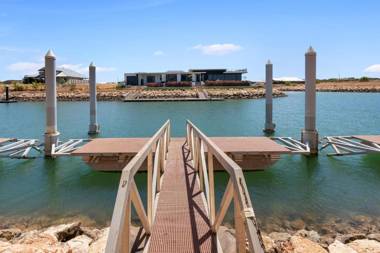 31 Inggarda Lane - Spectacular Views with a Private Jetty
