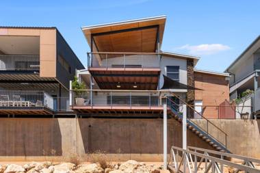 31 Inggarda Lane - Spectacular Views with a Private Jetty