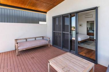 31 Inggarda Lane - Spectacular Views with a Private Jetty